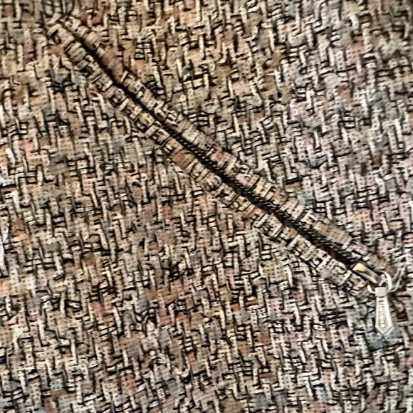 BARBIE - Complete your Chanel Barbie look with this blush jacket. - Picture 4 of 11